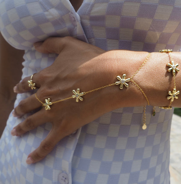 Miss Daisy Hand Chain